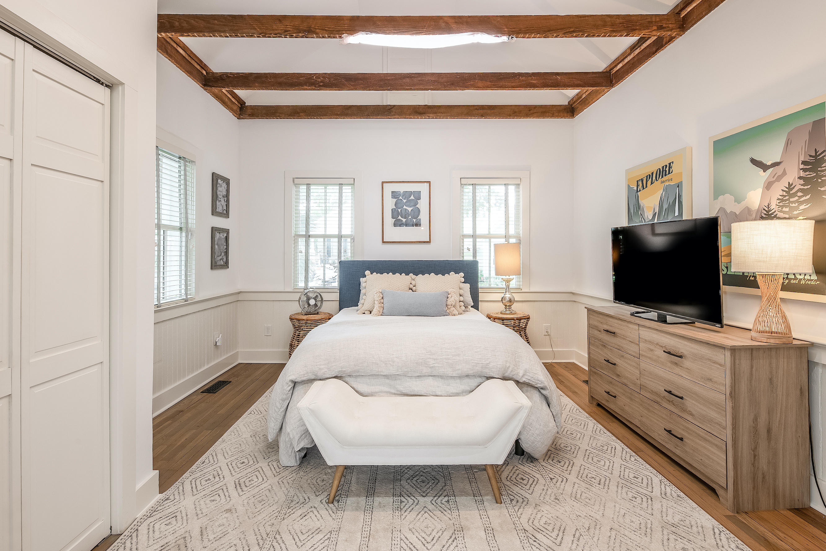 306 President Street Charleston, SC 29403 - Photo 18 of 23 guest bed