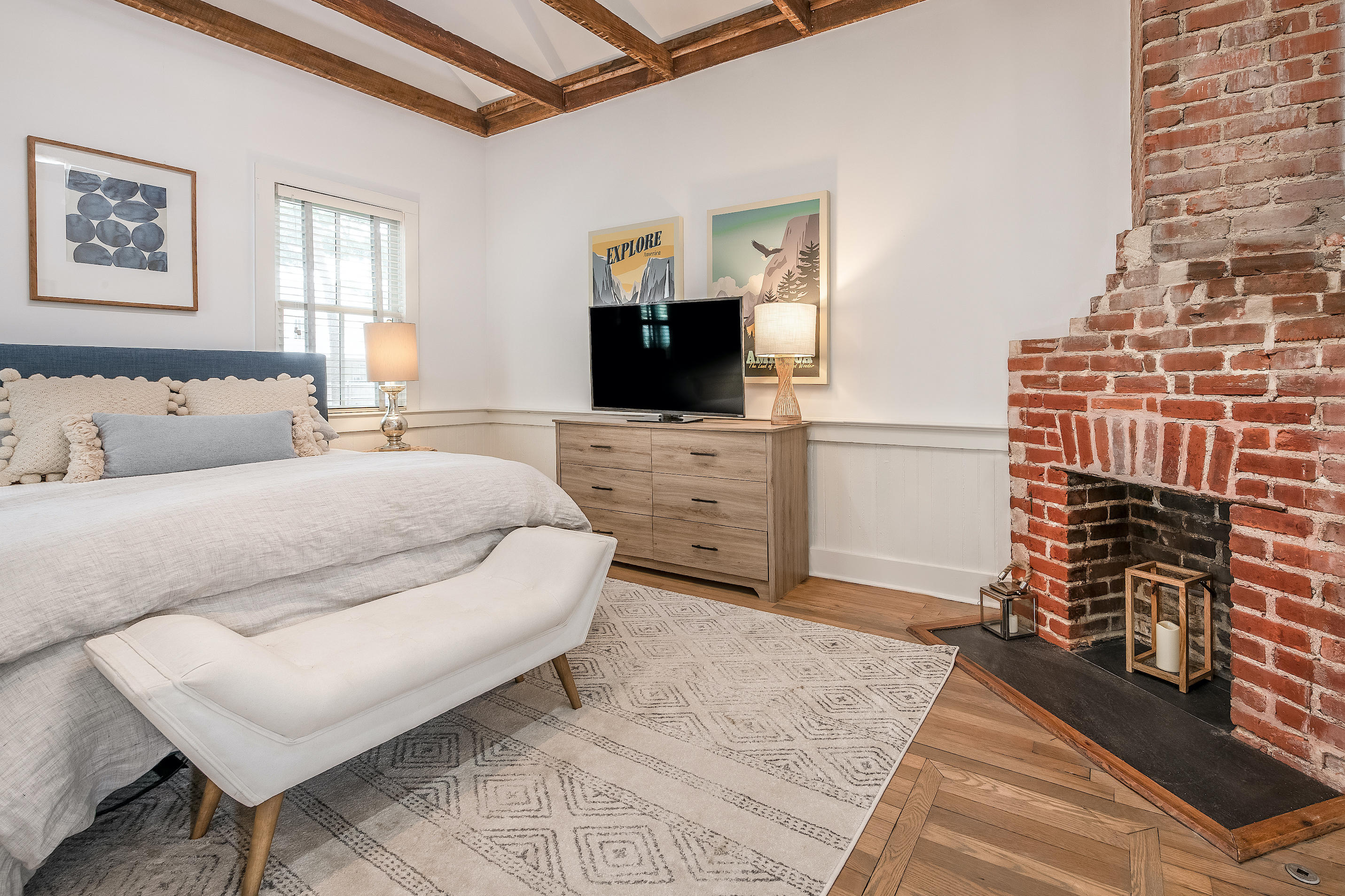 306 President Street Charleston, SC 29403 - Photo 19 of 23 guest bed fire