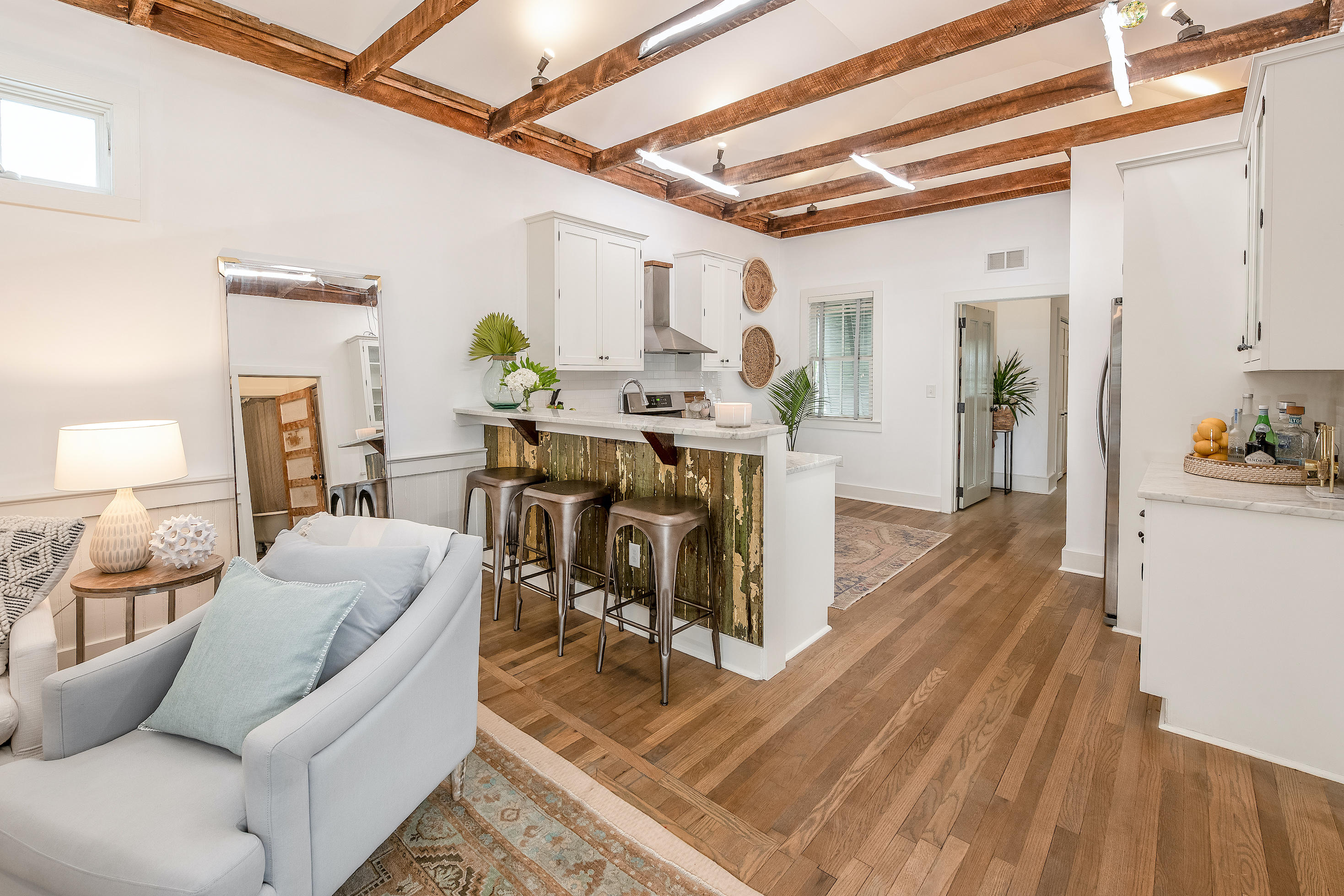 306 President Street Charleston, SC 29403 - Photo 10 of 23 bar seats