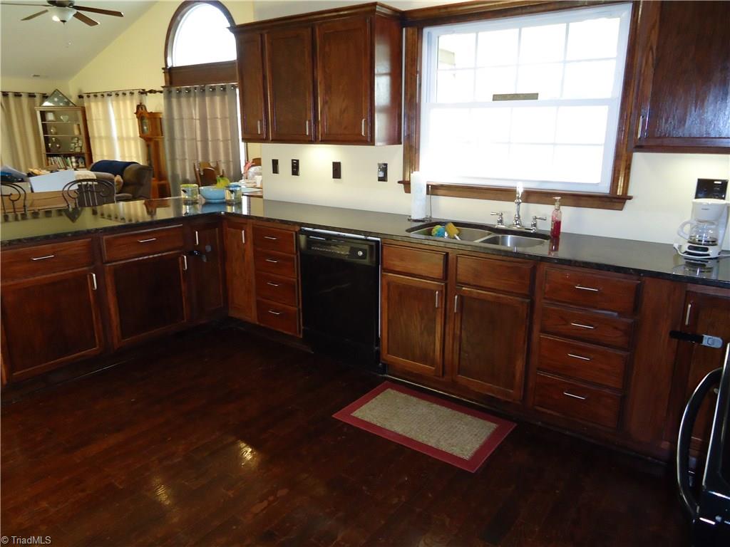 1052 Carson Road Pilot Mountain, NC 27041 - Photo 11 of 29 Kitchen