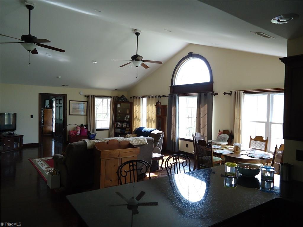 1052 Carson Road Pilot Mountain, NC 27041 - Photo 13 of 29 Gallery Image 13