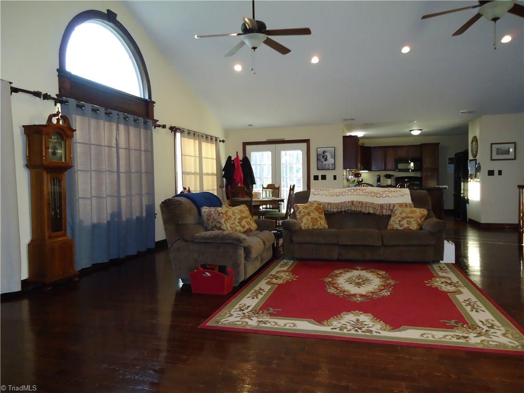 1052 Carson Road Pilot Mountain, NC 27041 - Photo 9 of 29 Gallery Image 9