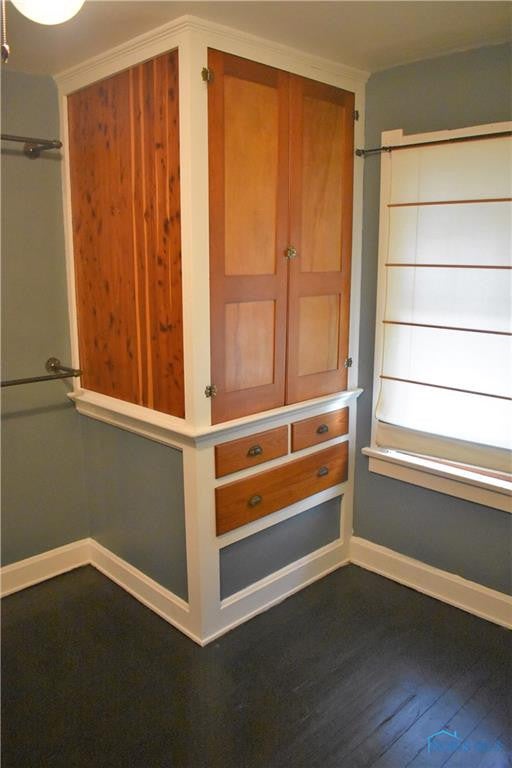 1725 Gilbert Road Toledo, OH 43614 - Photo 29 of 49 4th Bedroom w/ doors from hallway & master bedroom.