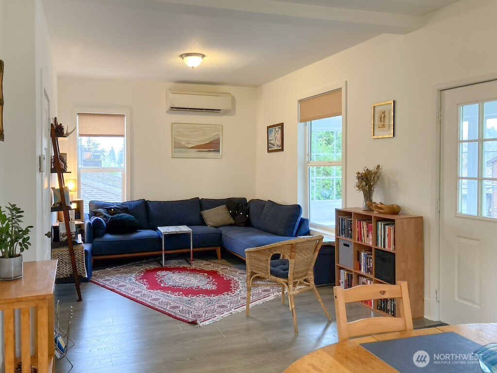 3943 South Orcas Street Seattle, WA 98118 - Photo 2 of 22