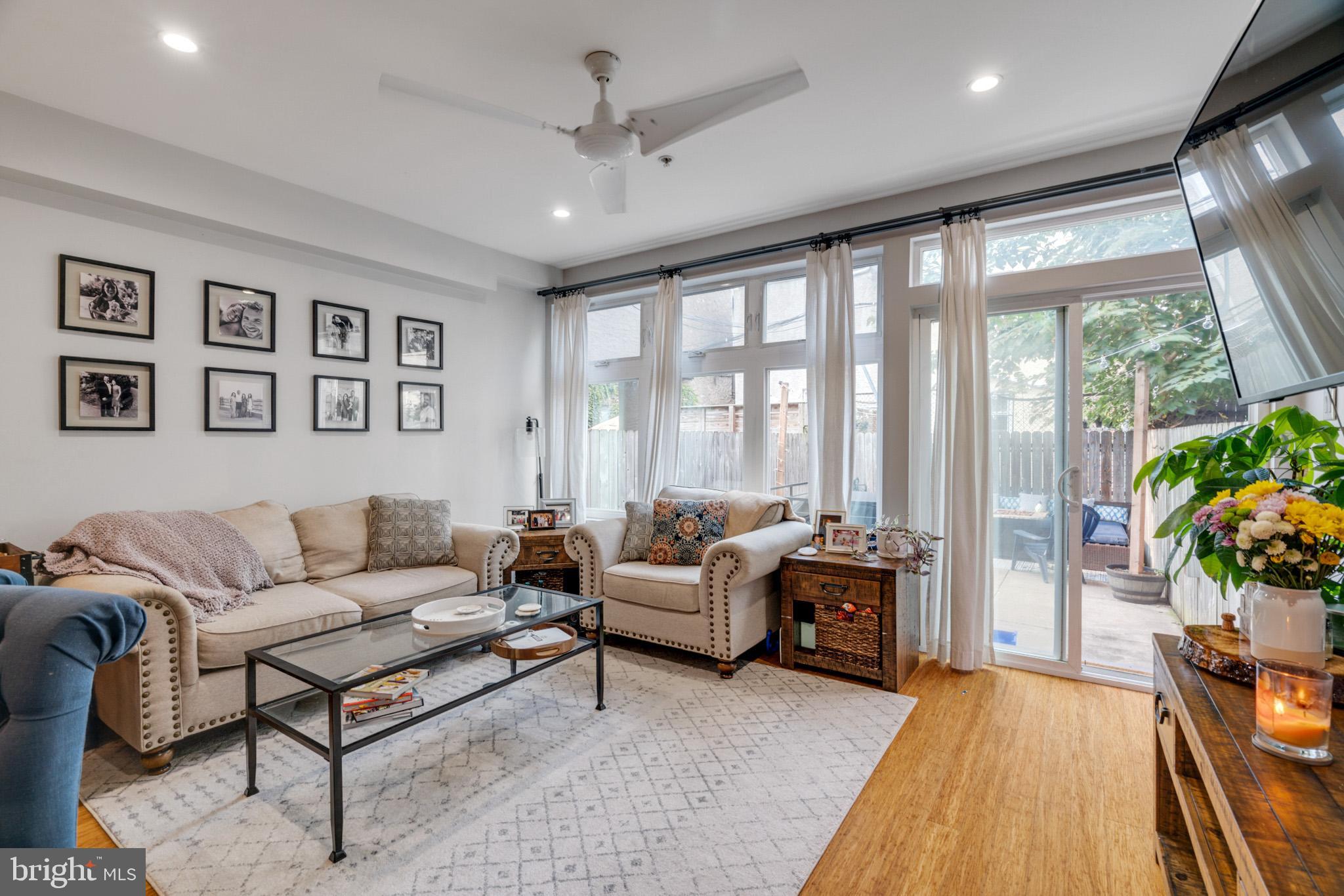 1637 Carpenter Street Philadelphia, PA 19146 - Photo 2 of 44 Unit 1: Living Room