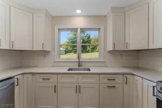 $500,000 | 4 Lingert Avenue, Clinton, NJ 08809