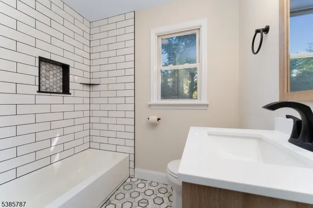 $500,000 | 4 Lingert Avenue, Clinton, NJ 08809