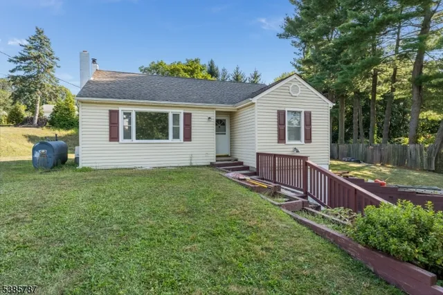 $500,000 | 4 Lingert Avenue, Clinton, NJ 08809