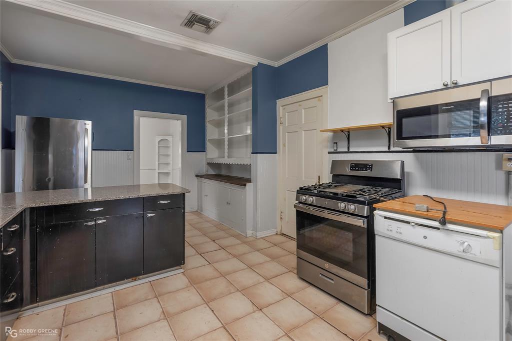 117 Merrick Street Shreveport, LA 71104 - Photo 16 of 25 a kitchen with stainless steel appliances granite countertop a stove a sink and a refrigerator