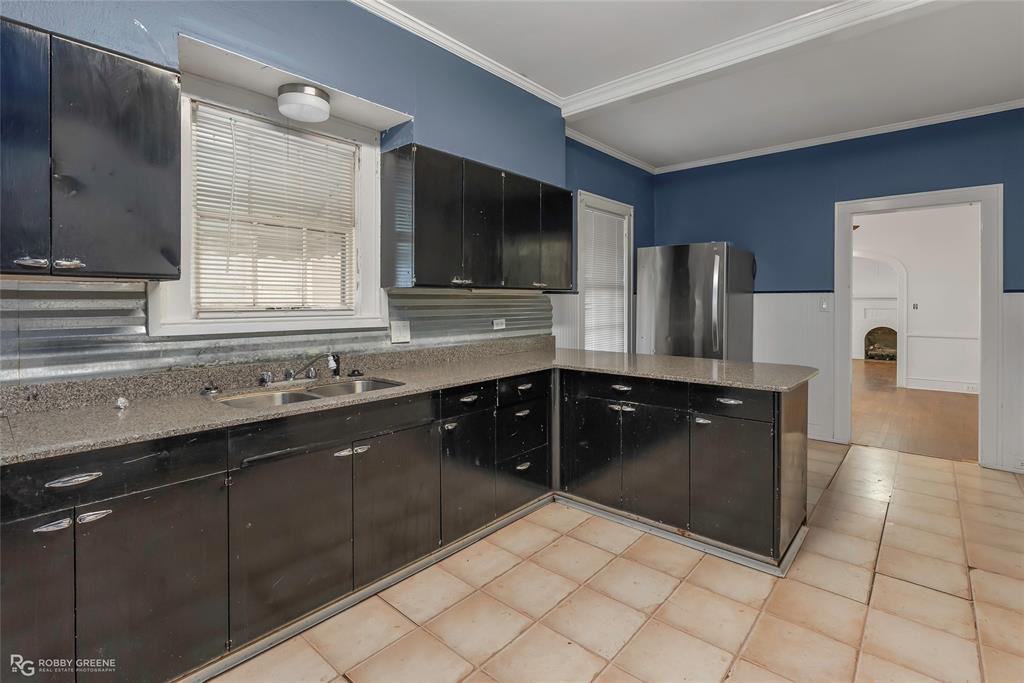 117 Merrick Street Shreveport, LA 71104 - Photo 17 of 25 a kitchen with stainless steel appliances granite countertop a refrigerator and a sink