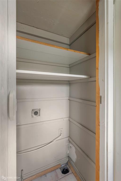 117 Merrick Street Shreveport, LA 71104 - Photo 20 of 25 a close up view of a closet