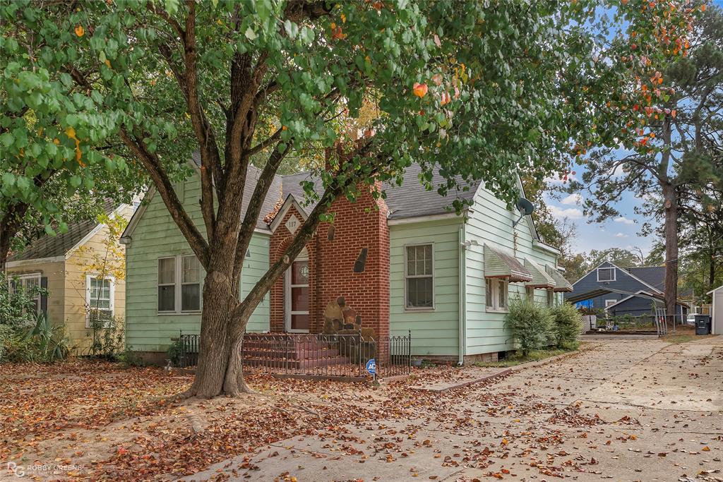 117 Merrick Street Shreveport, LA 71104 - Photo 3 of 25 a view of a house with a yard