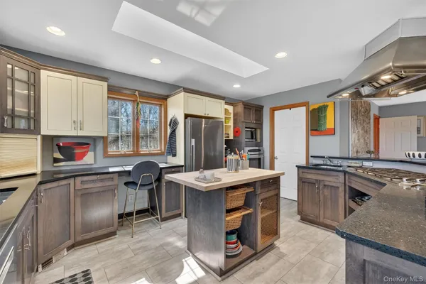 $699,000 | 15 Meadow Drive, Red Hook, NY 12571