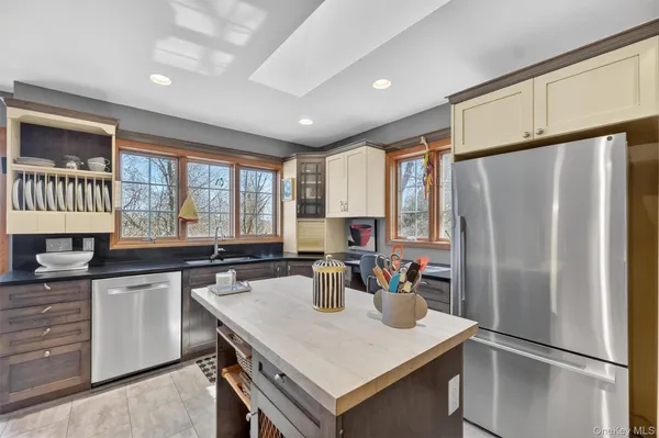 $699,000 | 15 Meadow Drive, Red Hook, NY 12571