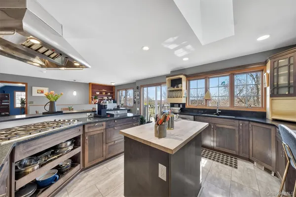 $699,000 | 15 Meadow Drive, Red Hook, NY 12571