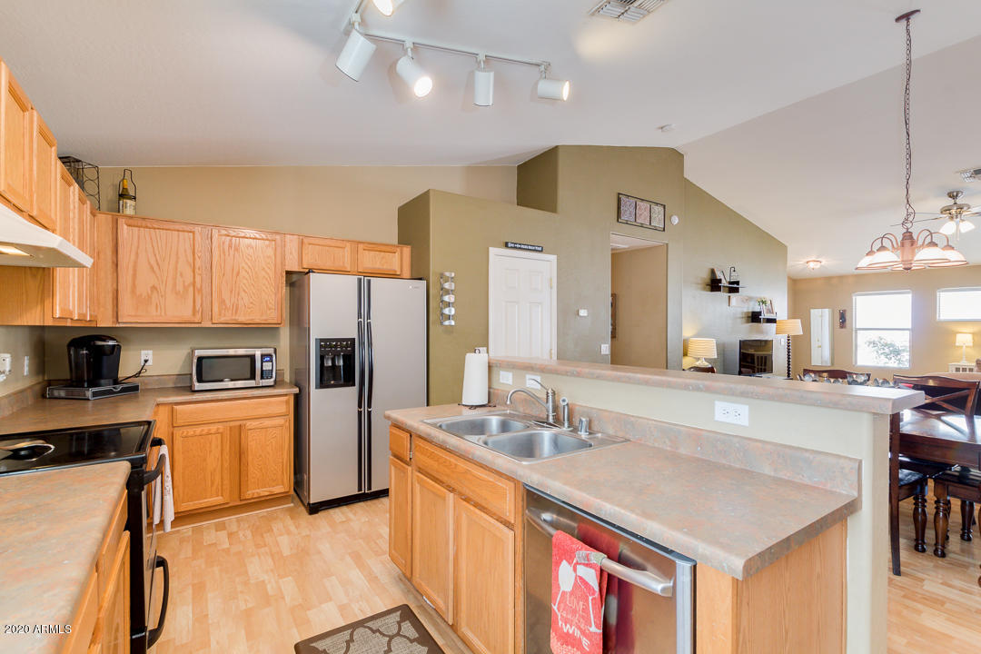10971 West Royal Palm Road Peoria, AZ 85345 - Photo 13 of 28 14-Royal