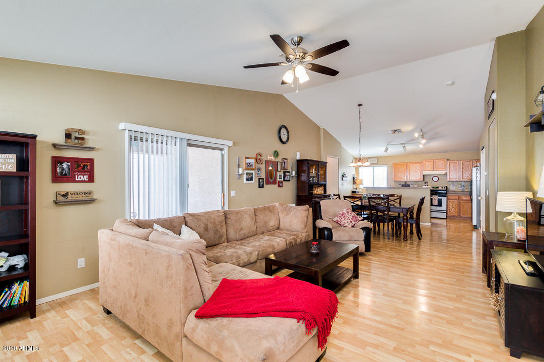 10971 West Royal Palm Road Peoria, AZ 85345 - Photo 5 of 28 06-Royal
