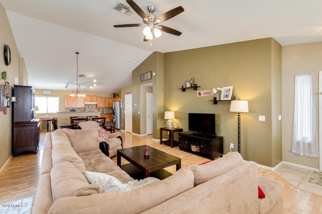 10971 West Royal Palm Road Peoria, AZ 85345 - Photo 6 of 28 07-Royal