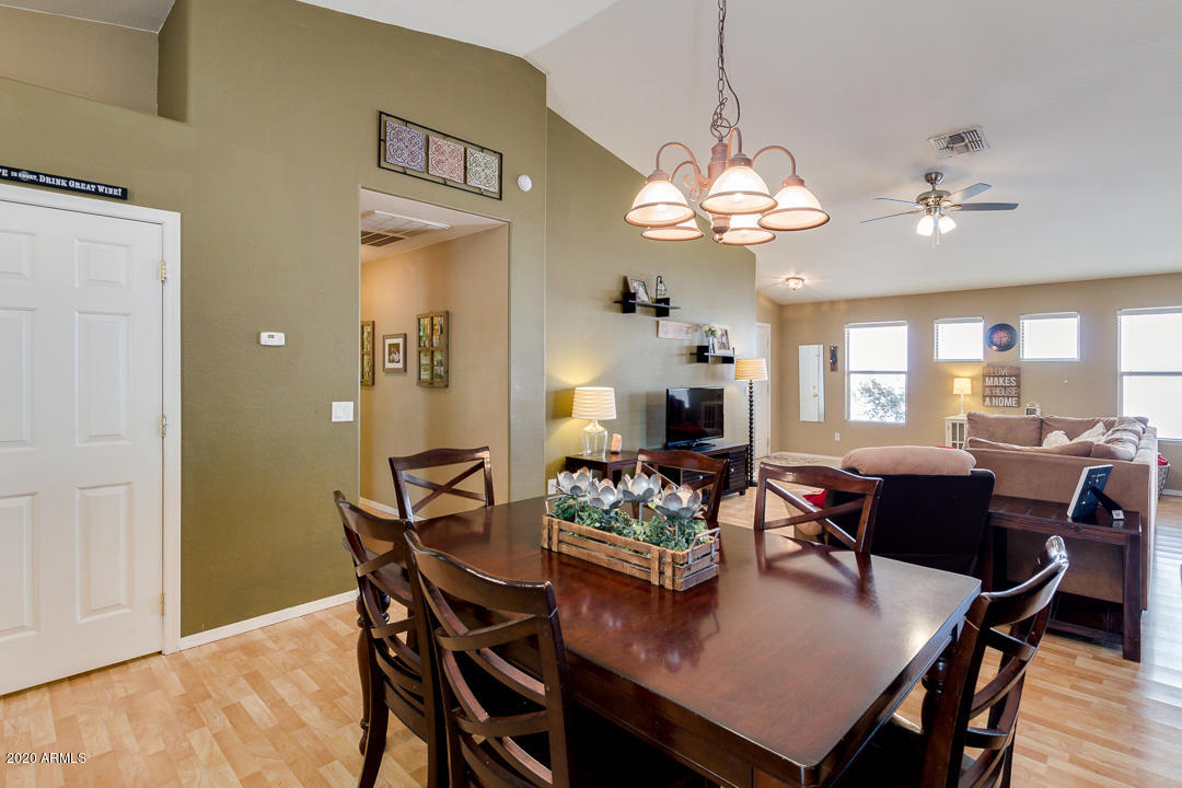 10971 West Royal Palm Road Peoria, AZ 85345 - Photo 8 of 28 09-Royal