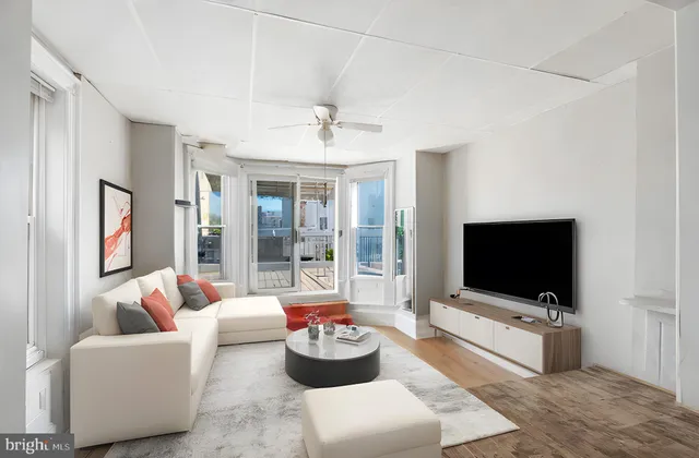 $1,275 | 711 Corinthian Avenue, Unit 2R, Philadelphia, PA 19130