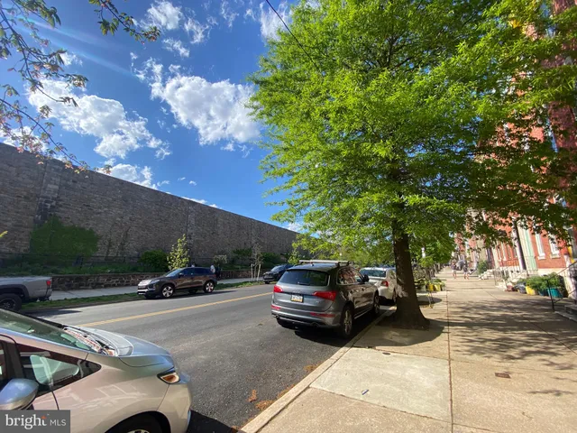 $1,275 | 711 Corinthian Avenue, Unit 2R, Philadelphia, PA 19130