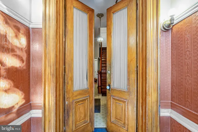 $1,275 | 711 Corinthian Avenue, Unit 2R, Philadelphia, PA 19130