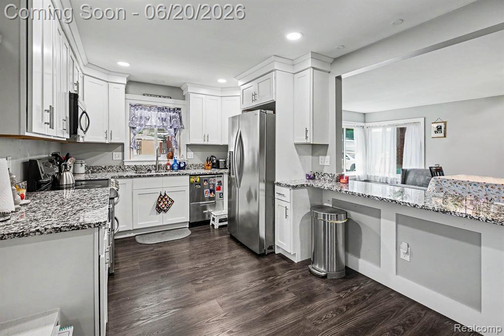 30831 Ridgefield Avenue Warren, MI 48088 - Photo 4 of 17