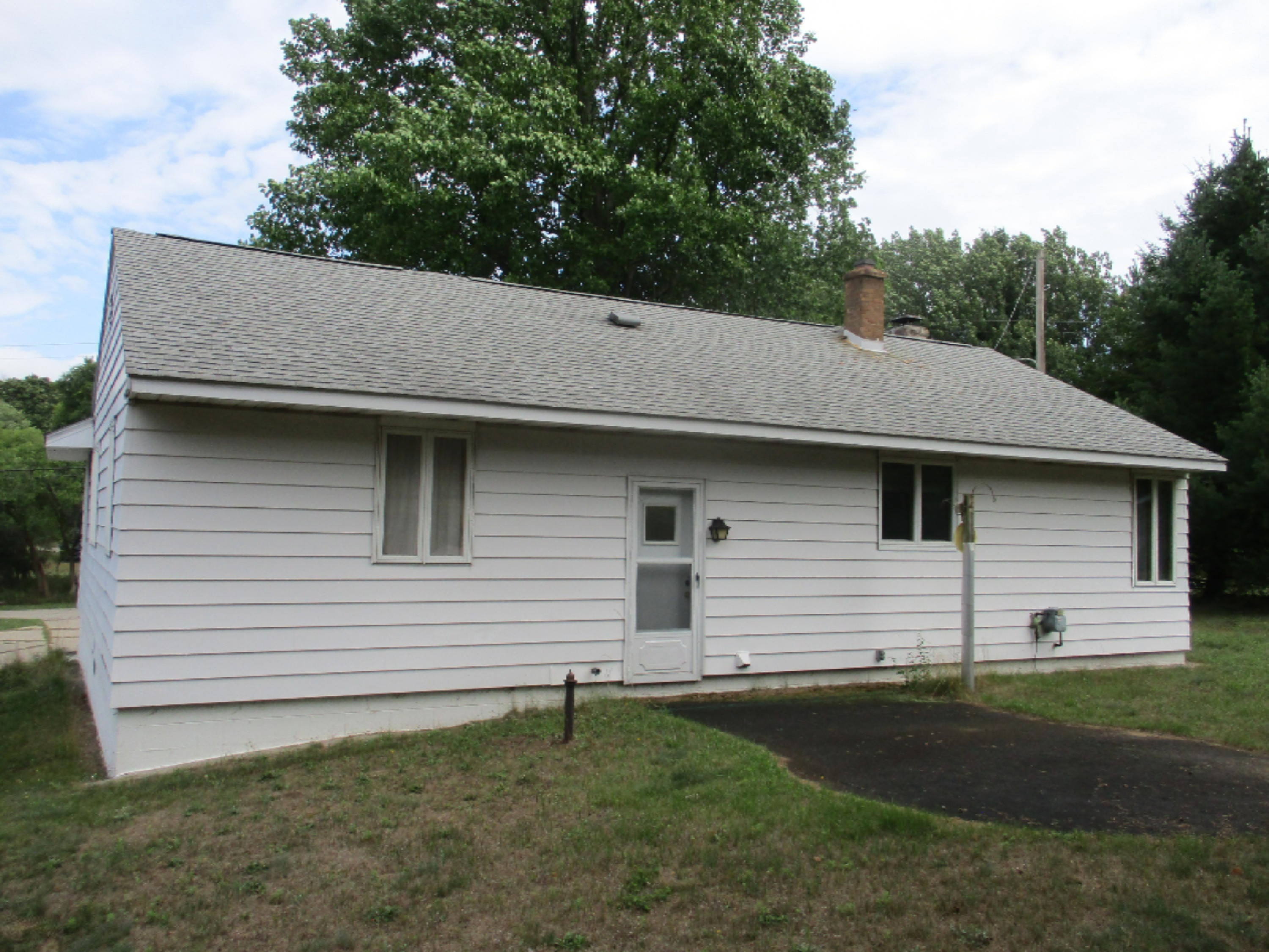 1909 Lenz Road Ludington, MI 49431 - Photo 3 of 22 1909 Lenz Rd