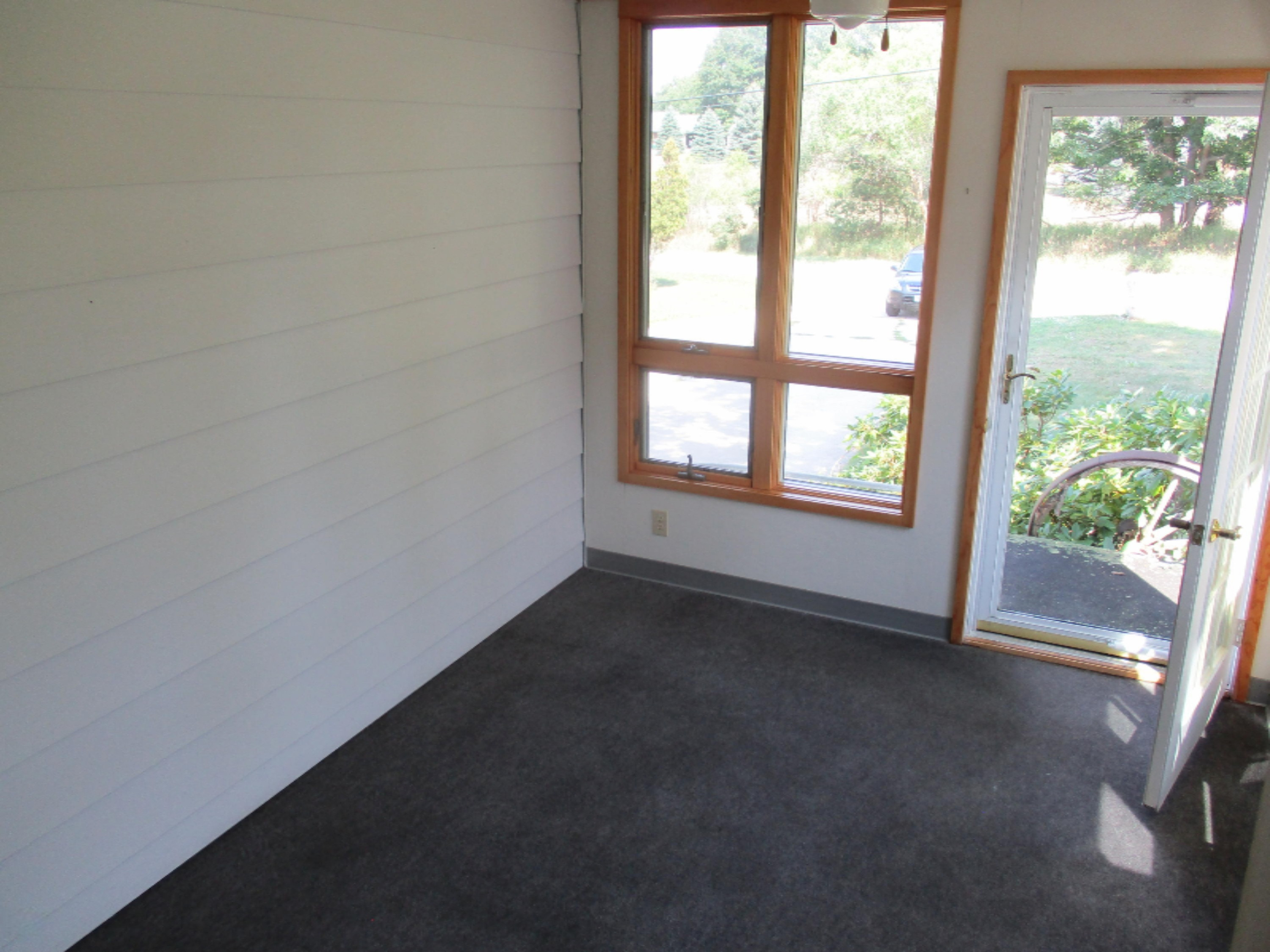 1909 Lenz Road Ludington, MI 49431 - Photo 4 of 22 Front entry