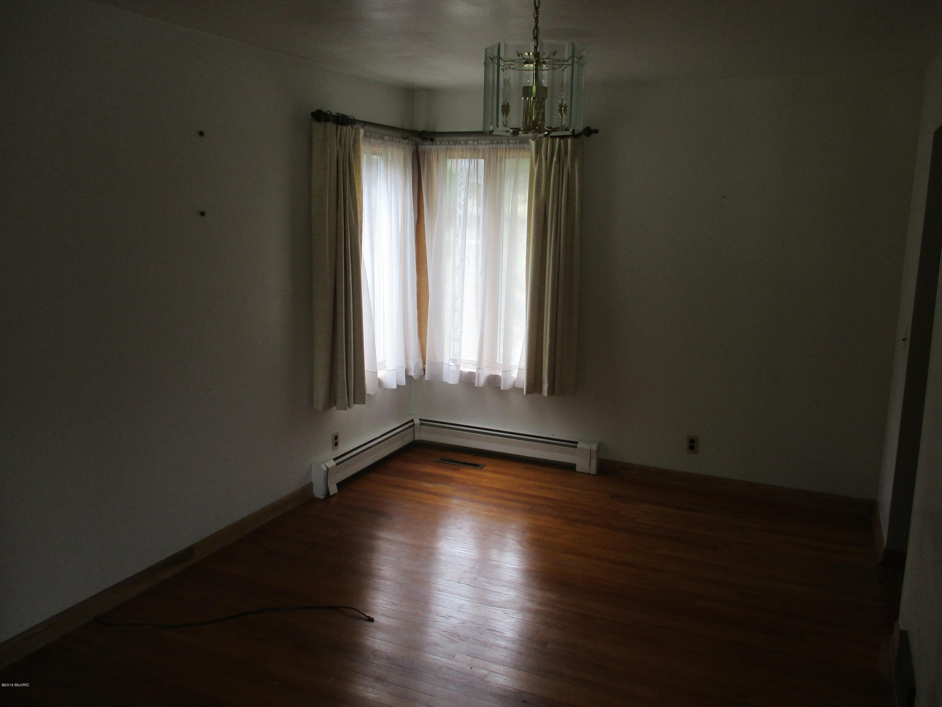 1909 Lenz Road Ludington, MI 49431 - Photo 7 of 22 Dining room