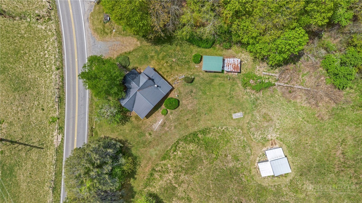 2284 Idlewild Road West Jefferson, NC 28694 - Photo 5 of 23 view of a back yard