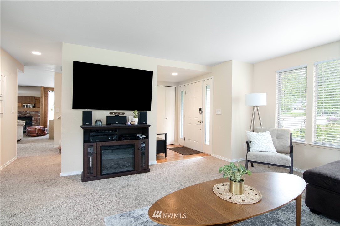 18012 158th Place Southeast Renton, WA 98058 - Photo 4 of 23 Gallery Image 4