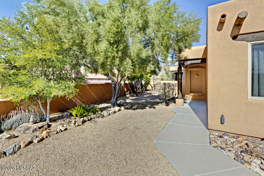 5660 Triangle X Place Tucson, AZ 85713 - Photo 9 of 48 5660 Triangle X Front Walkway