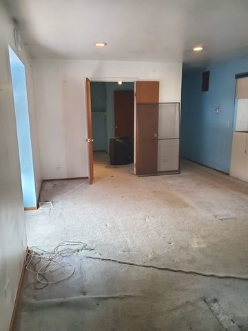 324 Inverrary Lane, Unit D Deerfield, IL 60015 - Photo 11 of 32 a view of an empty room with closet and a window