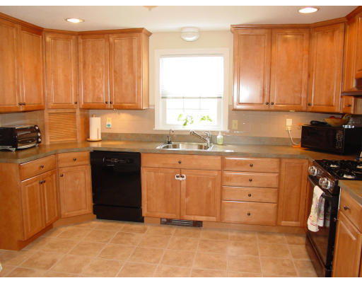 75 Arnold Road Norwood, MA 02062 - Photo 3 of 12 Gallery Image 3