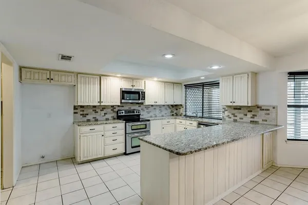 $2,450 | 3100 Green Country Court, Bedford, TX 76021