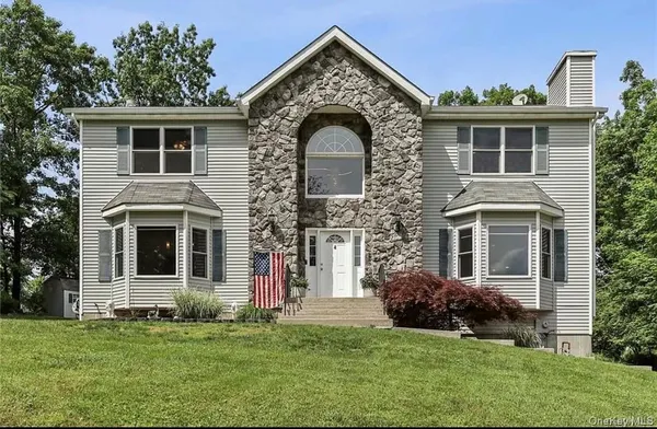 $925,000 | 4 Clancy Farms Court, Stony Point, NY 10980