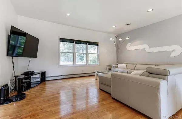 $925,000 | 4 Clancy Farms Court, Stony Point, NY 10980