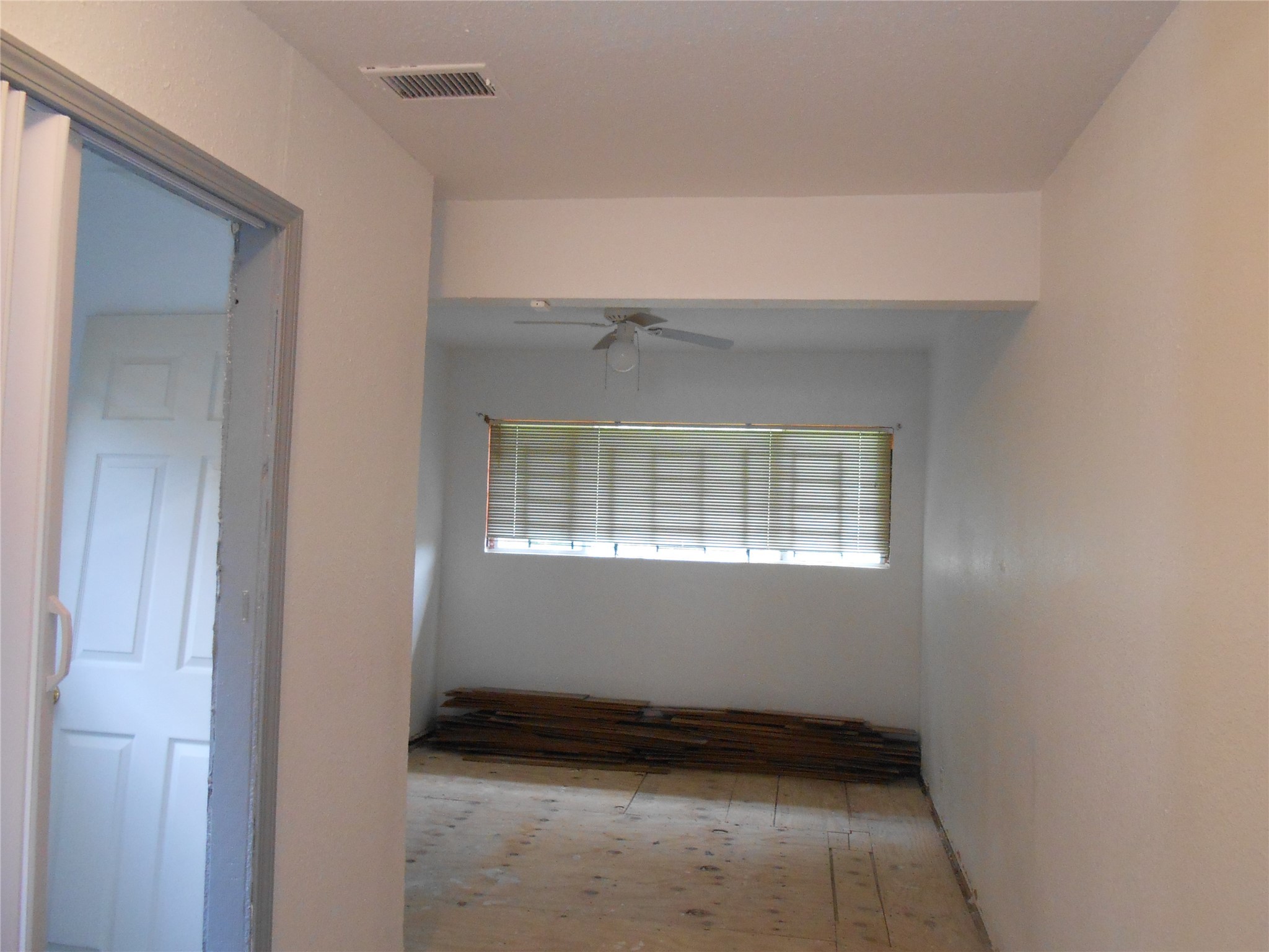 930 West 5th Street Port Arthur, TX 77640 - Photo 12 of 15 a view of an empty room with a window