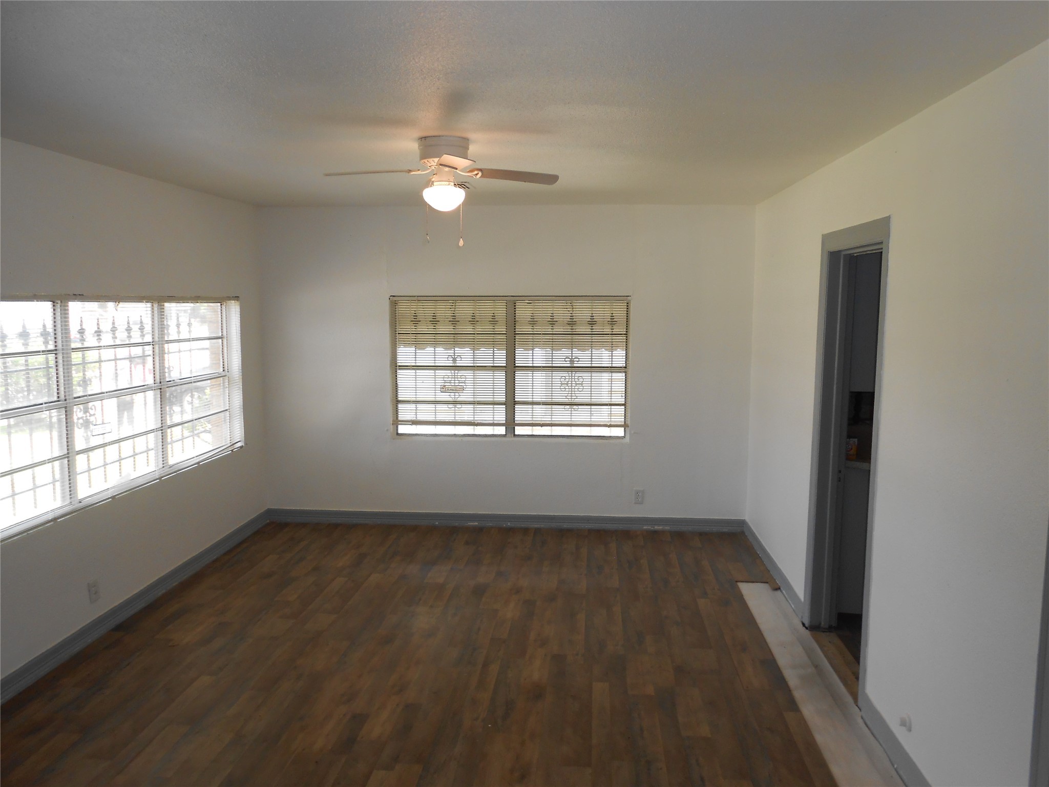 930 West 5th Street Port Arthur, TX 77640 - Photo 4 of 15 a view of an empty room with a window