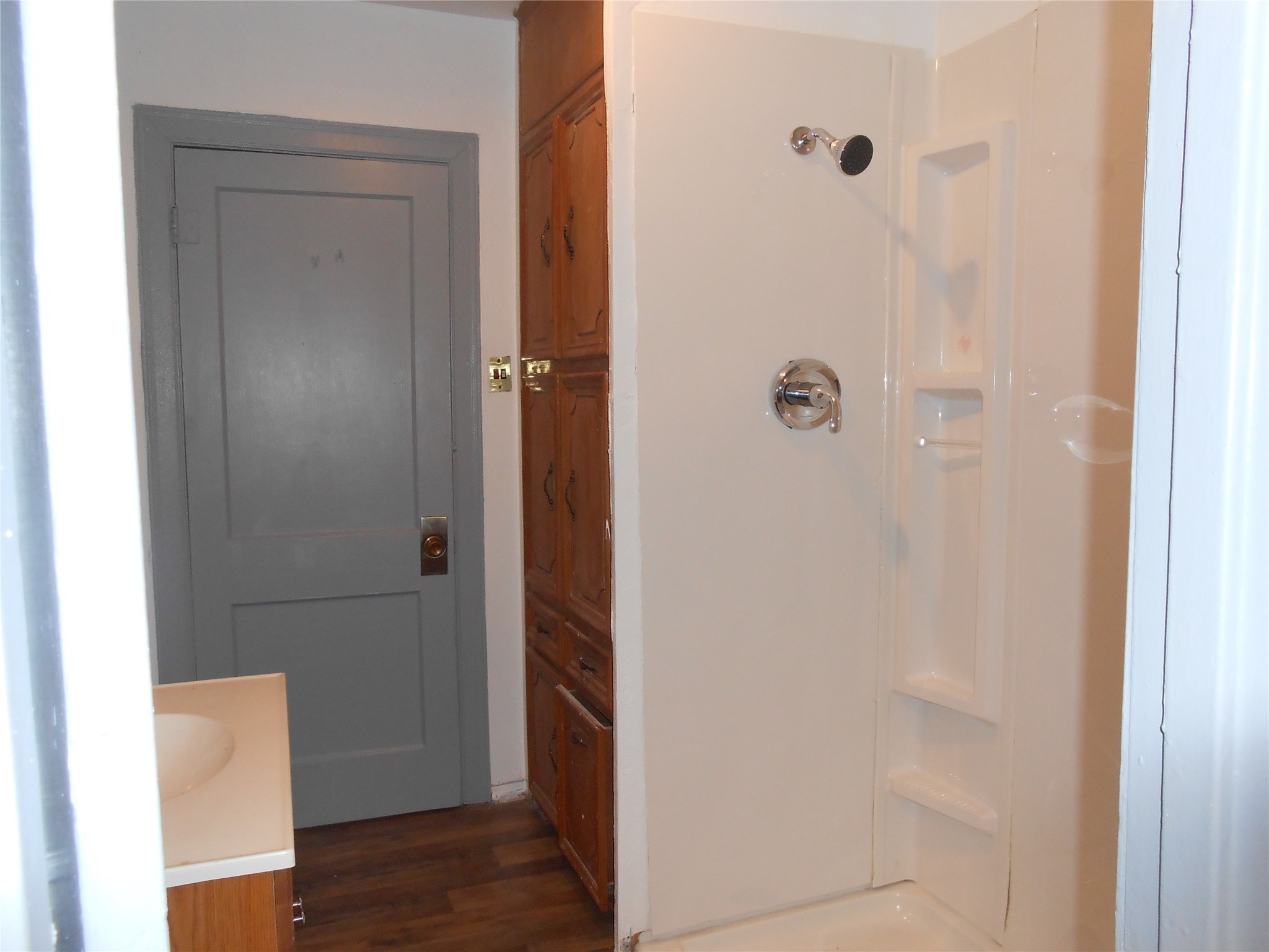 930 West 5th Street Port Arthur, TX 77640 - Photo 10 of 15 a bathroom with a shower
