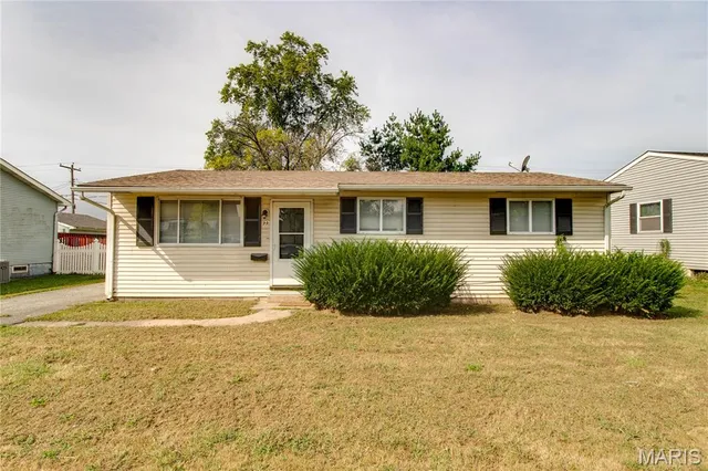 $82,400 | 99 Bonds Avenue, East Alton, IL 62024