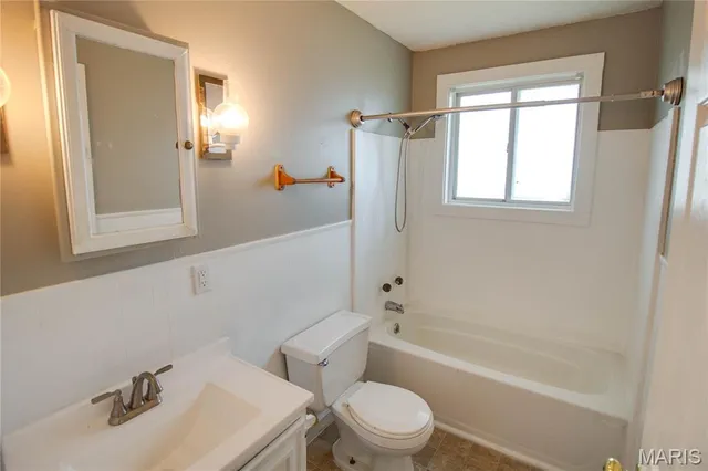 $82,400 | 99 Bonds Avenue, East Alton, IL 62024