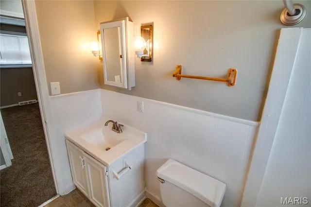 $82,400 | 99 Bonds Avenue, East Alton, IL 62024