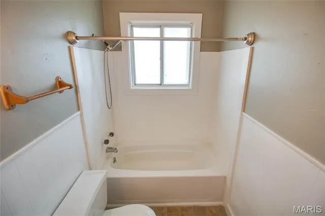 $82,400 | 99 Bonds Avenue, East Alton, IL 62024