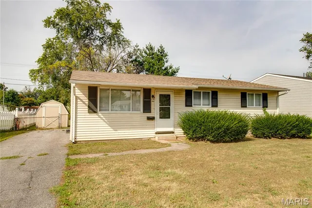 $82,400 | 99 Bonds Avenue, East Alton, IL 62024