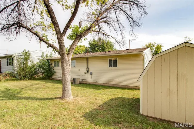 $82,400 | 99 Bonds Avenue, East Alton, IL 62024