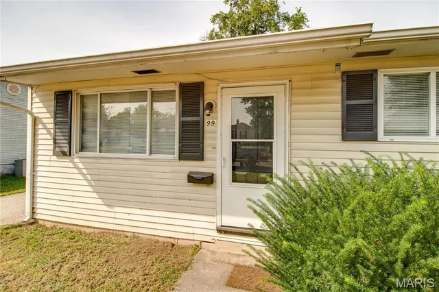 $82,400 | 99 Bonds Avenue, East Alton, IL 62024