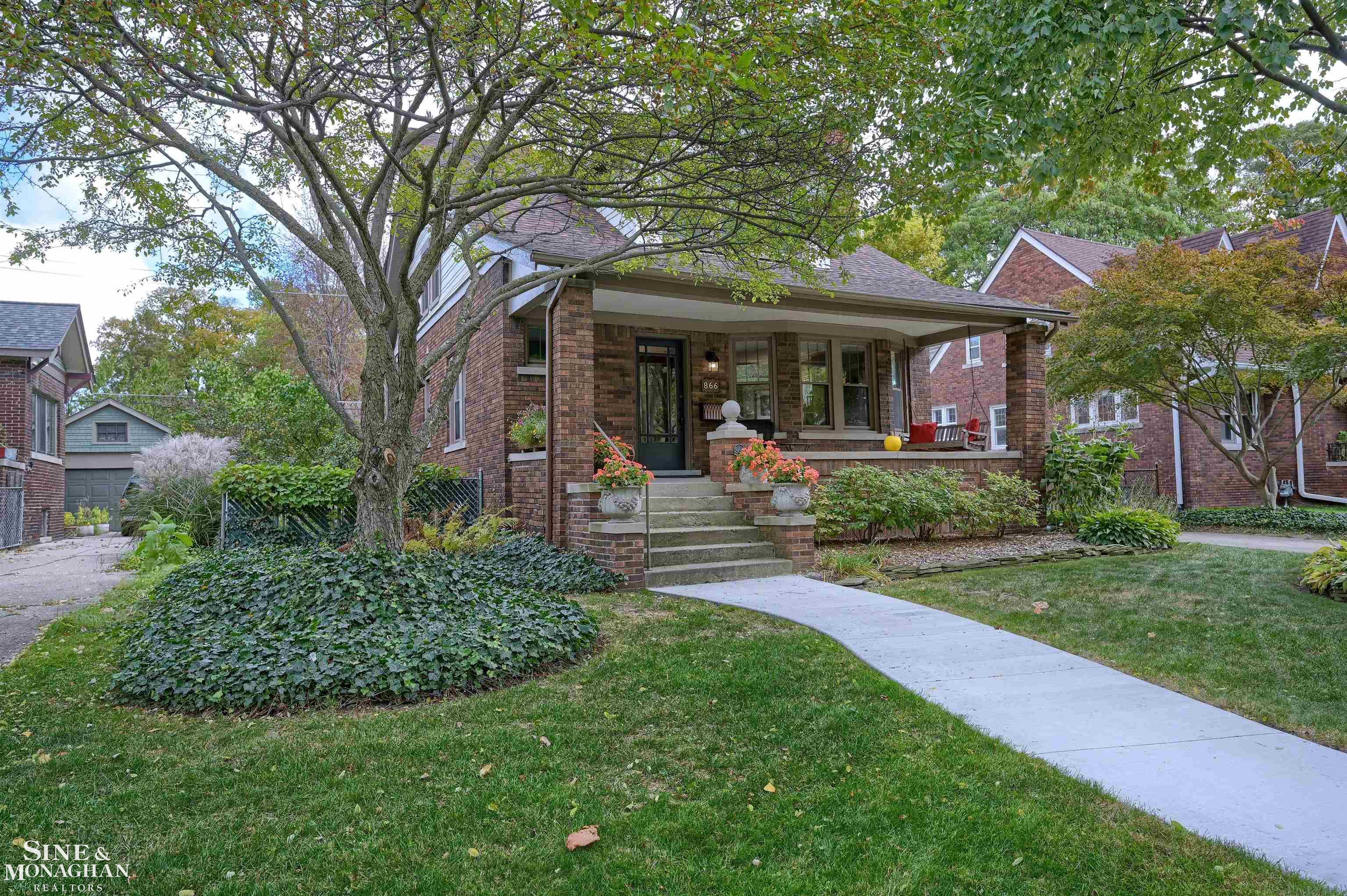 866 Barrington Road Grosse Pointe, MI 48230 - Photo 45 of 46 50105698-55.JPG