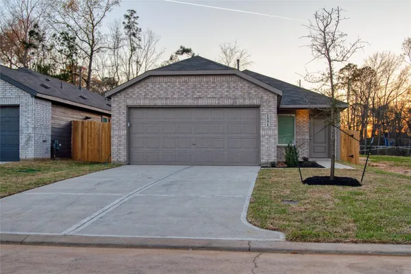 $1,749 | 1551 Sunset Ridge Drive, Conroe, TX 77303